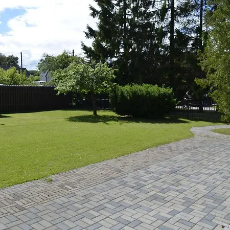 בית נופש Lovely House With Terrace And Sauna!