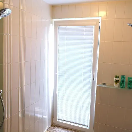 בית נופש Lovely House With Terrace And Sauna! *
