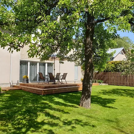 Lovely House With Terrace And Sauna! בית נופש